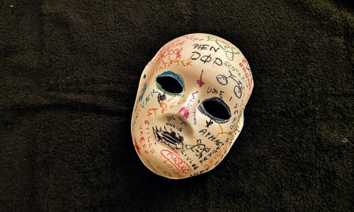 Tanz- & Bewegunstherapie trauma stimme maske